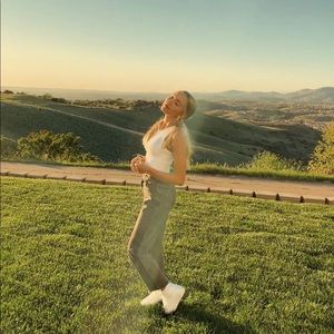 Meet your Posher, Ava